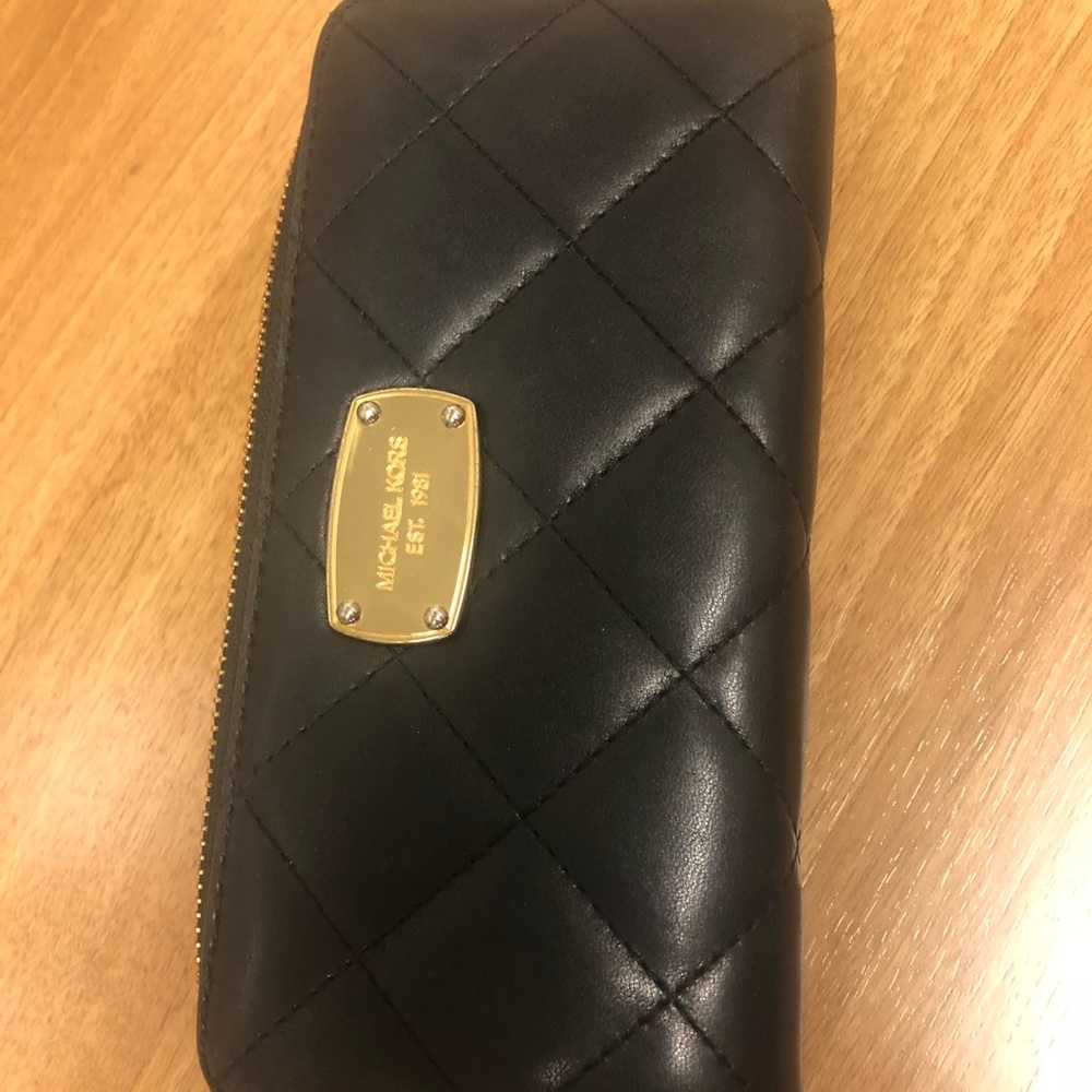 Michael Kors Black quilted leather wallet